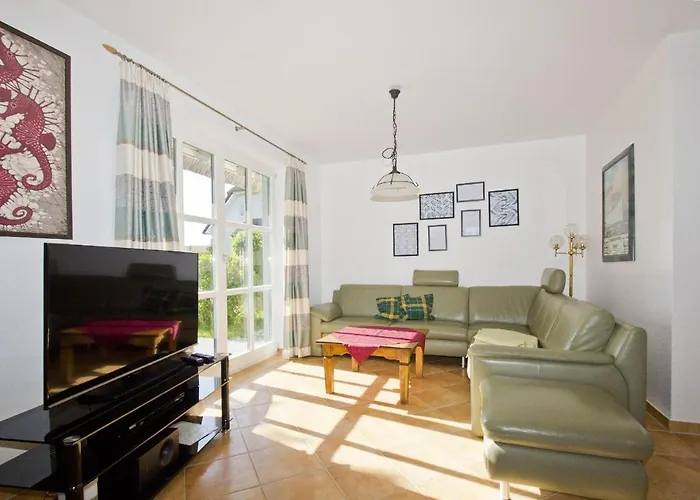 Ferienhaus Gutshof Ostseeblick * Neuendorf (Rugen)