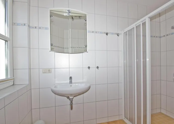 Ferienhaus Gutshof Ostseeblick Tatil Evi Neuendorf (Rugen)